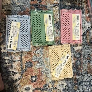 Foldable storage containers